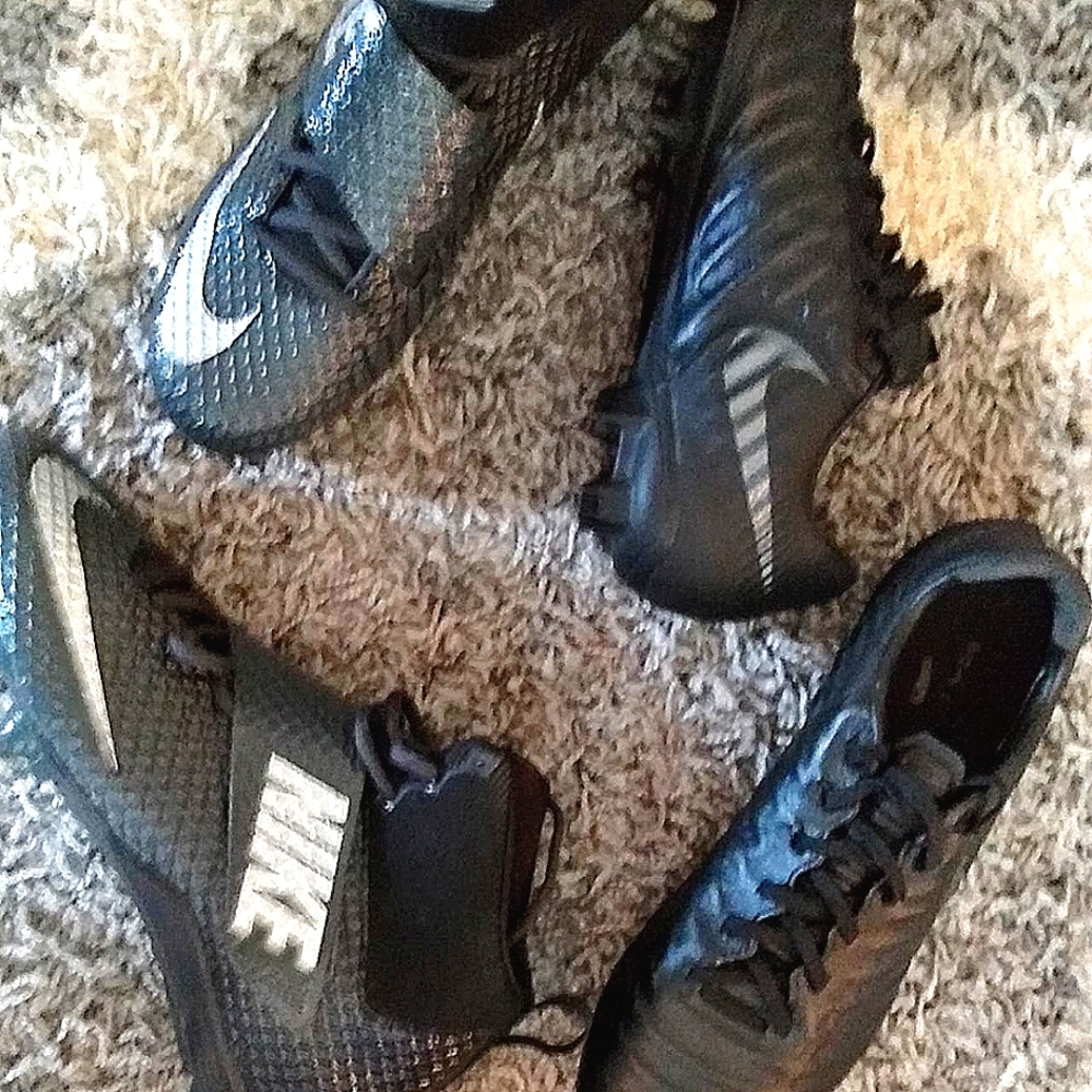 Only nikes available for 20